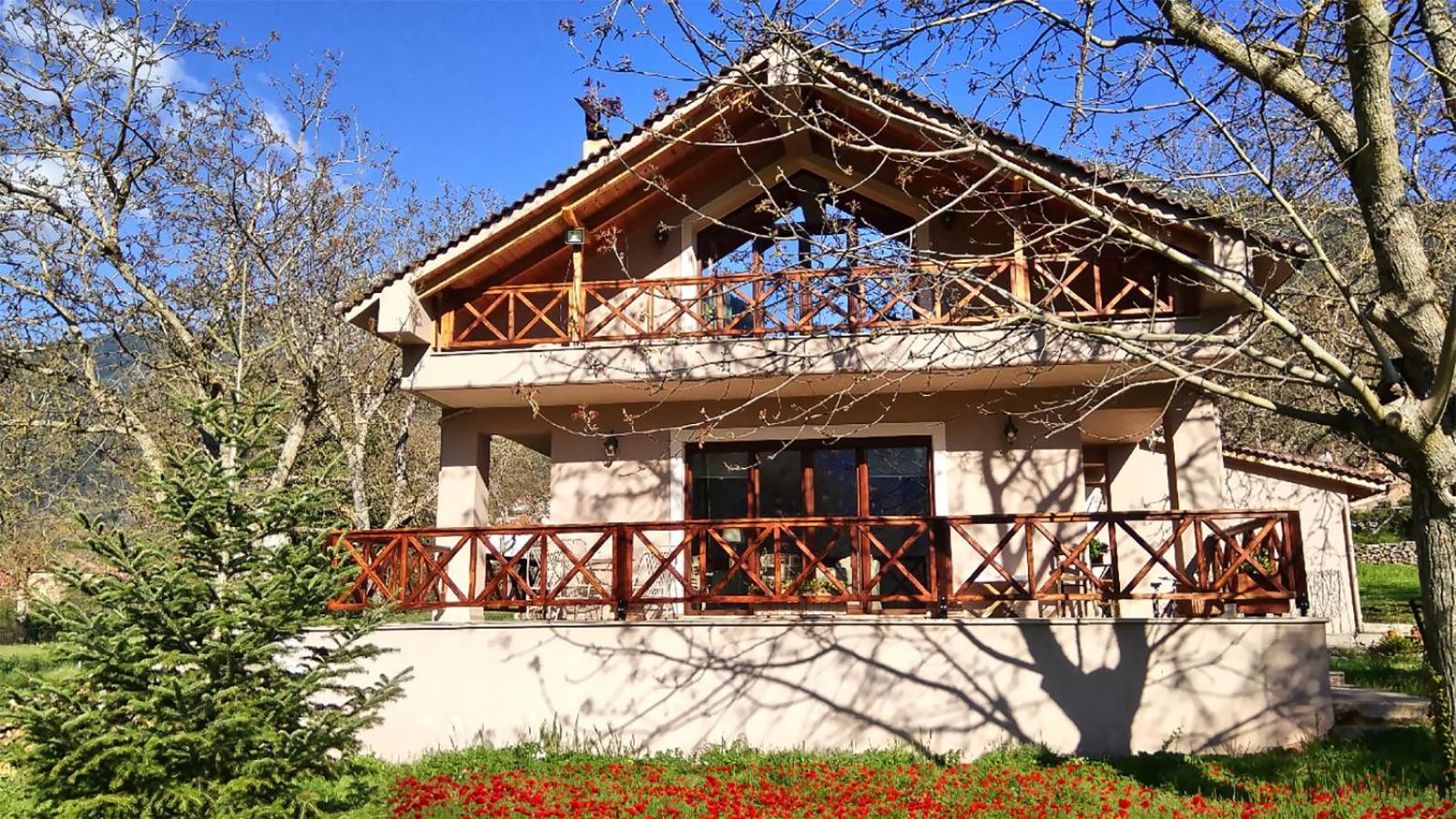 Chalet Coquelicot Kalávryta Eksteriør bilde